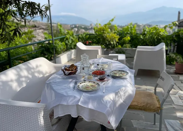 Bakuli Pensión Gjirokastër